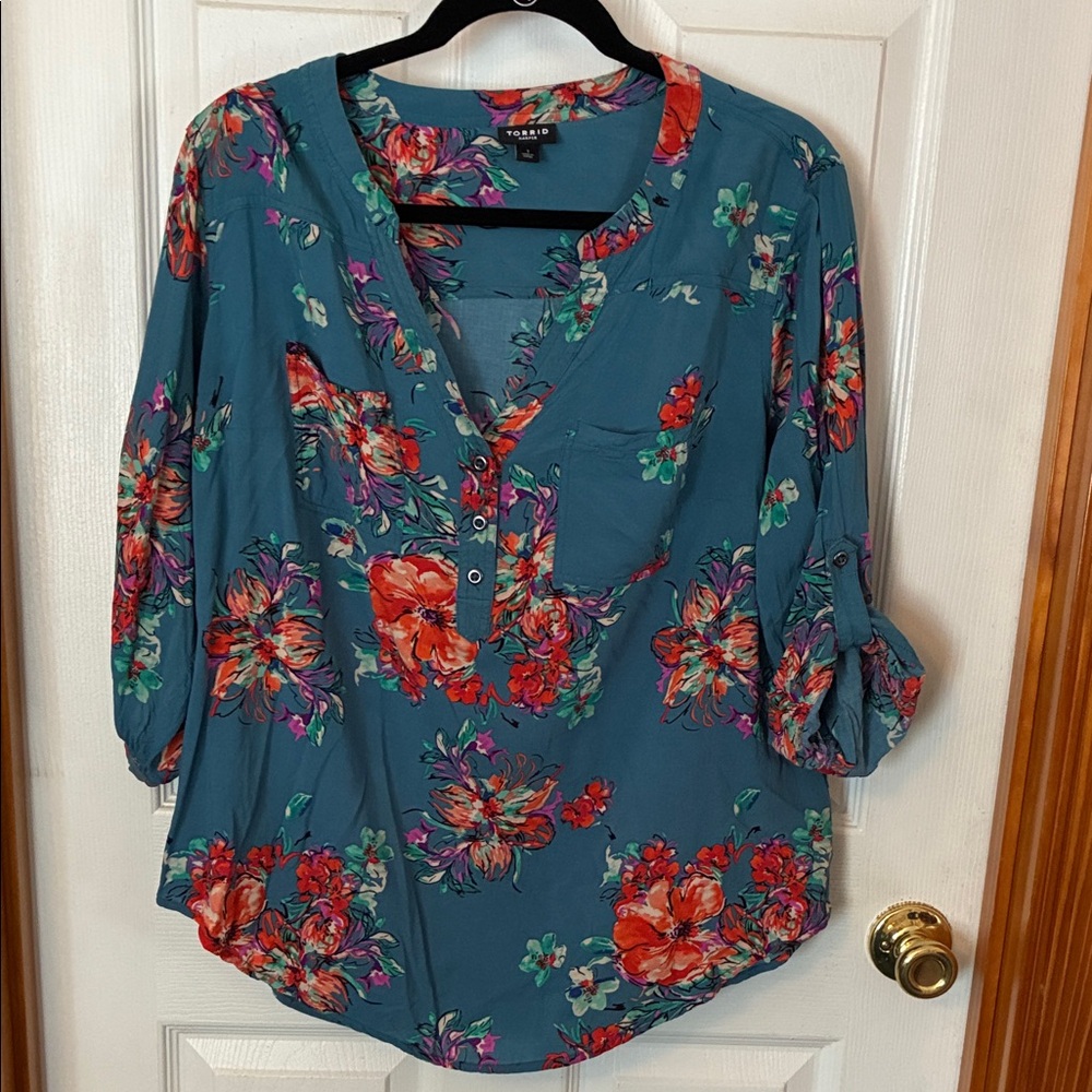 Torrid 1 Teal Floral Harper Blouse Top Plus Size 1X Roll Top Sleeves